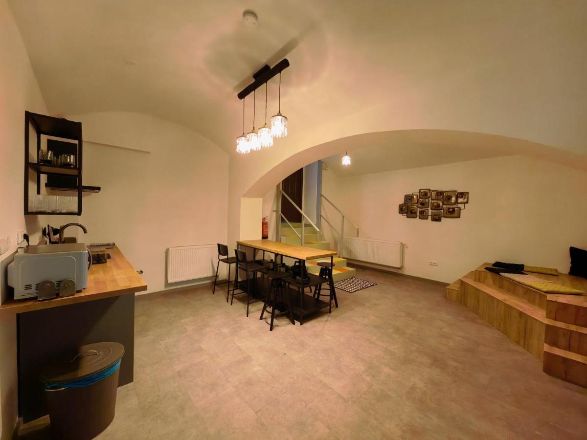 Capsule Erbenova Albergue